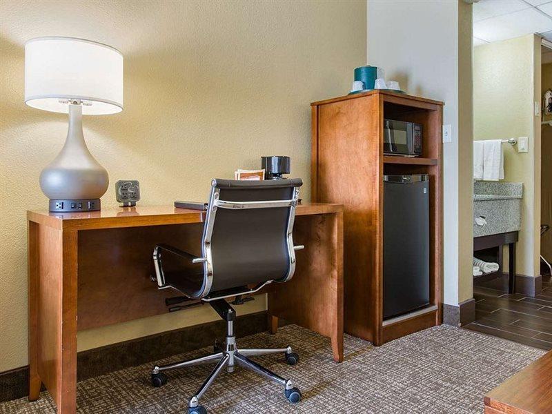 Comfort Suites Bethlehem Near Lehigh University And Lvi Airport Bagian luar foto