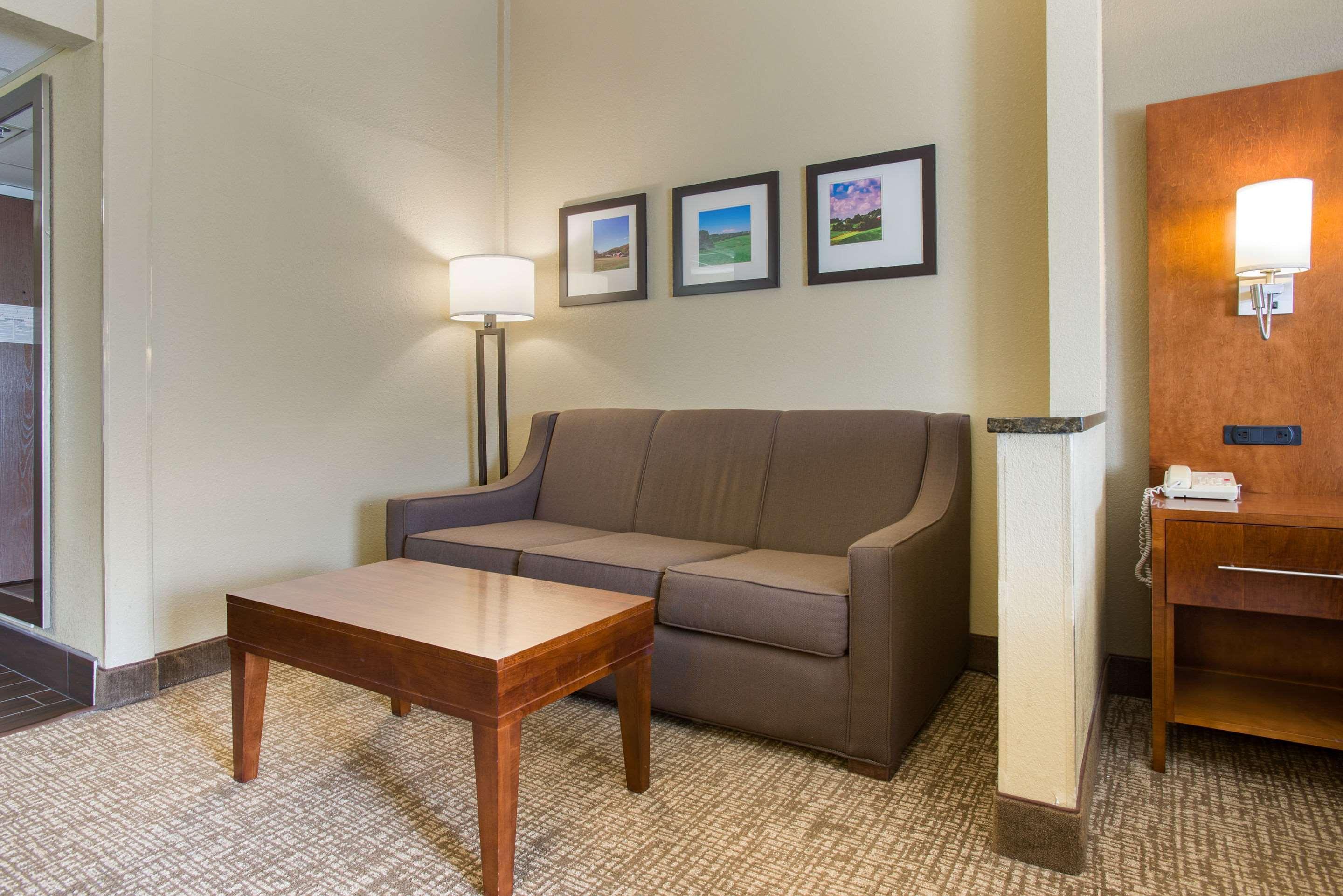 Comfort Suites Bethlehem Near Lehigh University And Lvi Airport Bagian luar foto