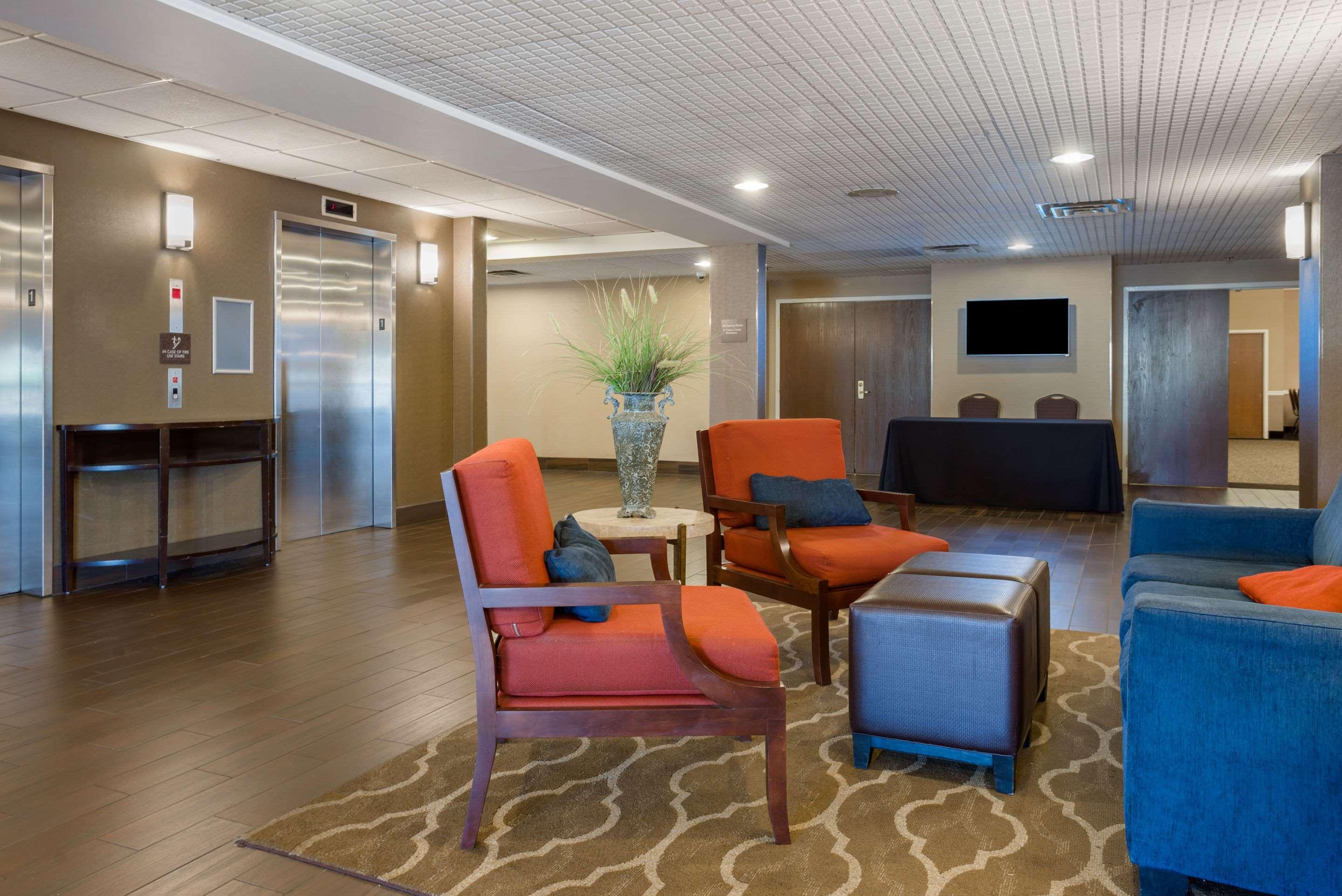 Comfort Suites Bethlehem Near Lehigh University And Lvi Airport Bagian luar foto