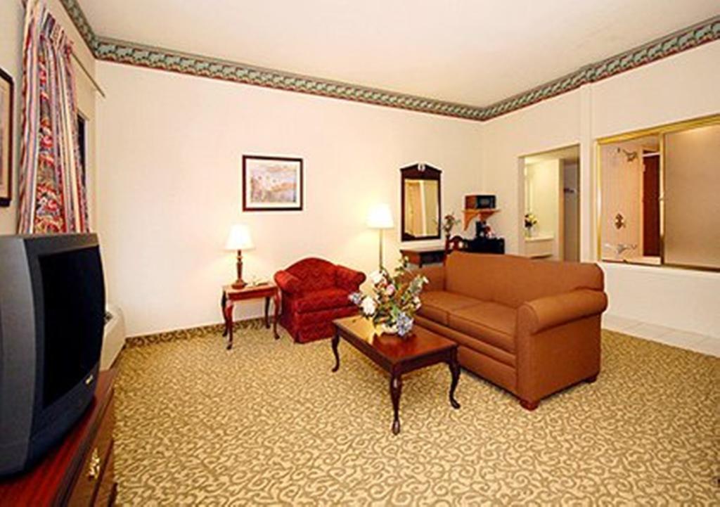 Comfort Suites Bethlehem Near Lehigh University And Lvi Airport Bagian luar foto