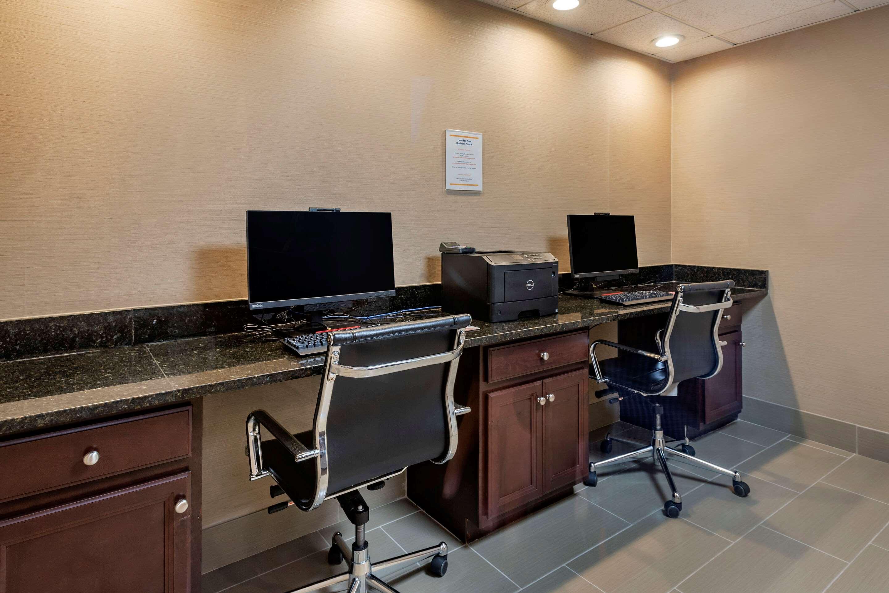 Comfort Suites Bethlehem Near Lehigh University And Lvi Airport Bagian luar foto