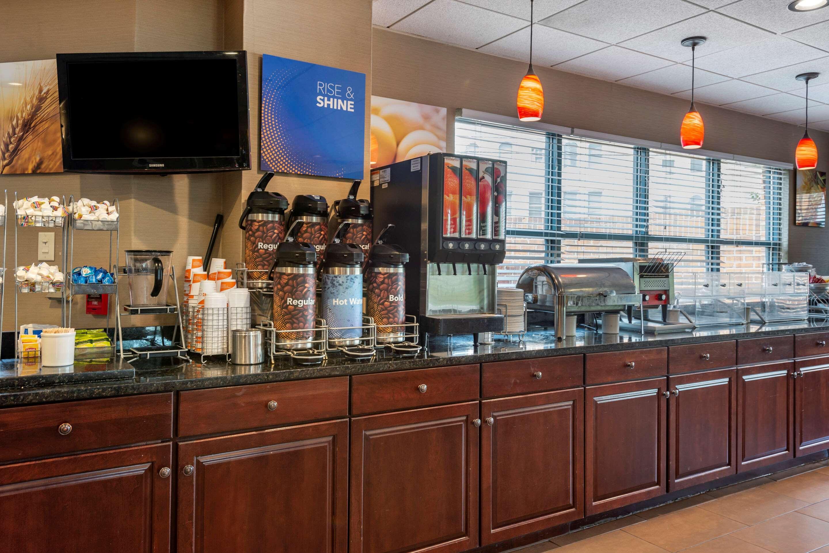 Comfort Suites Bethlehem Near Lehigh University And Lvi Airport Bagian luar foto