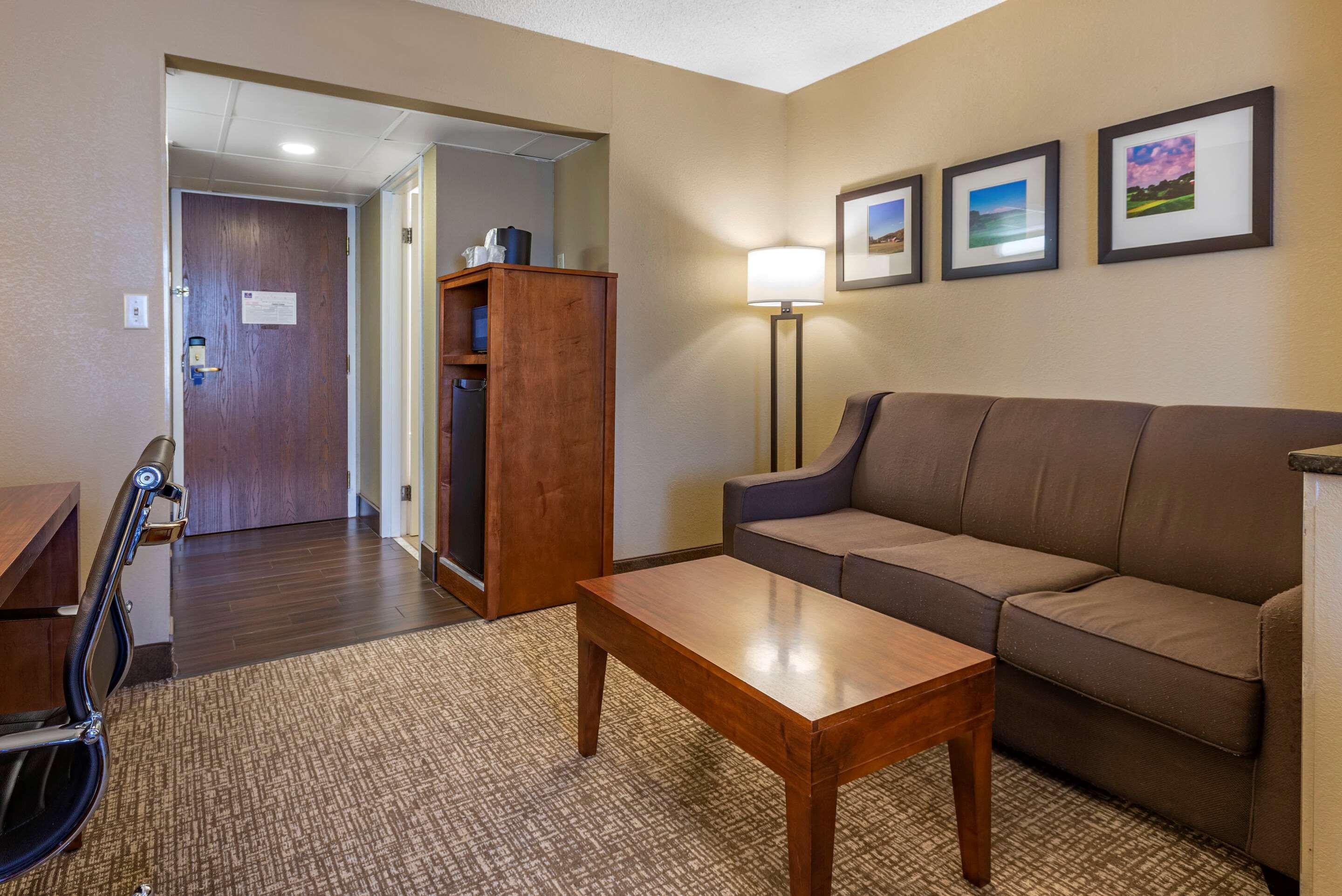 Comfort Suites Bethlehem Near Lehigh University And Lvi Airport Bagian luar foto